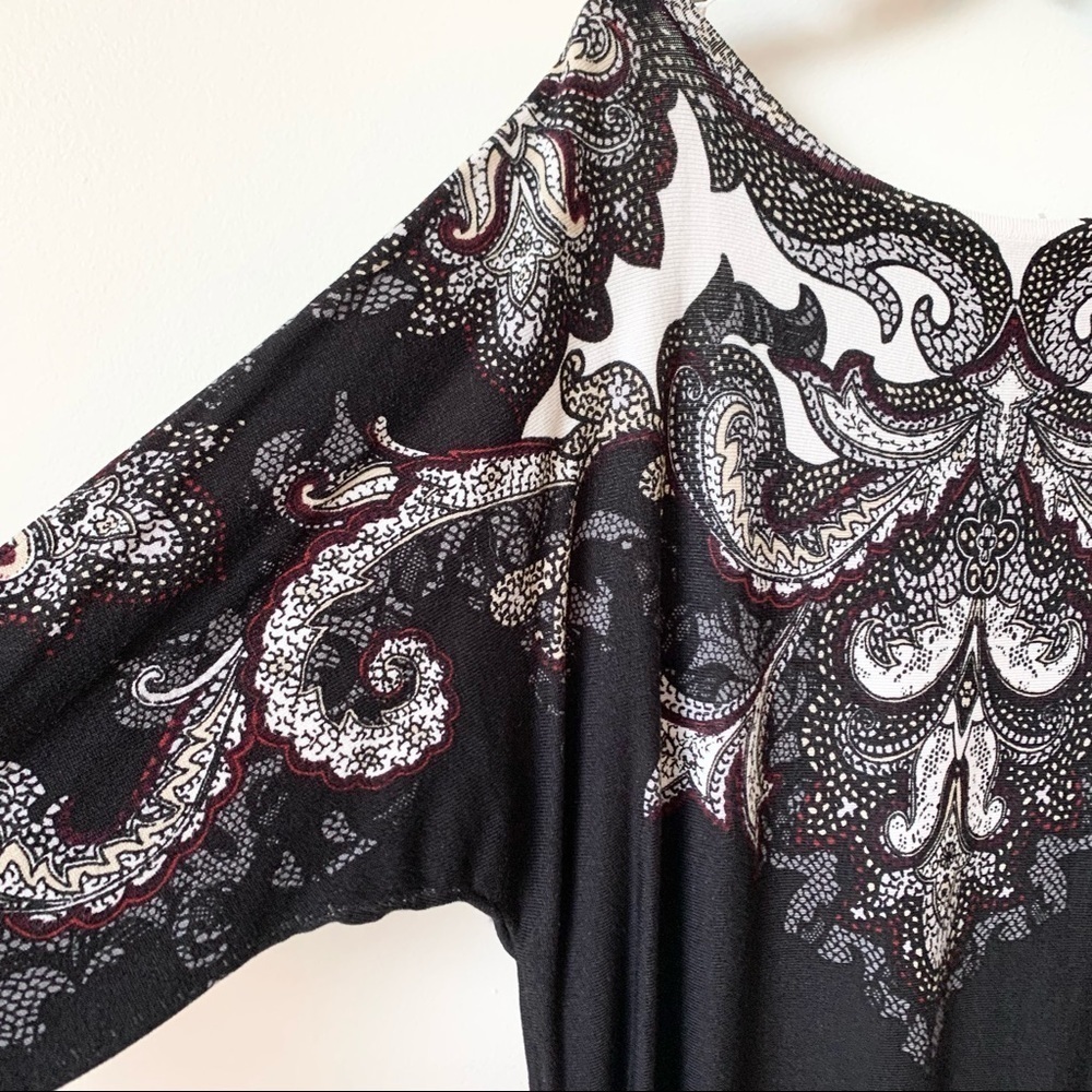 LAST CHANCE 𝅺WHITE HOUSE BLACK MARKET Lightweight Scroll Design Sweater Small - Picture 2 of 7